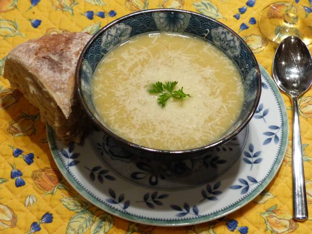 bowl of potato leek soup